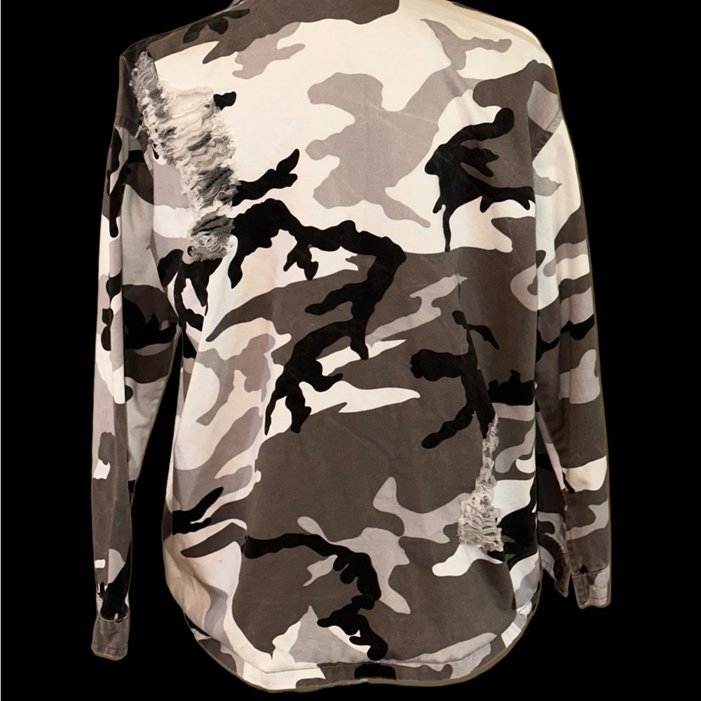 Jodifl, Distressed Urban Camo Utility Jacket‎
Sz small - Picture 4 of 5